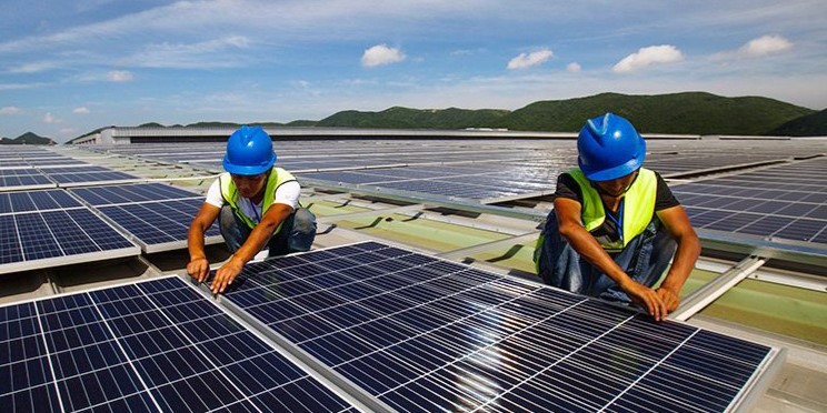 China atinge crescimento solar recorde em 2023 e adiciona 216,88 GW